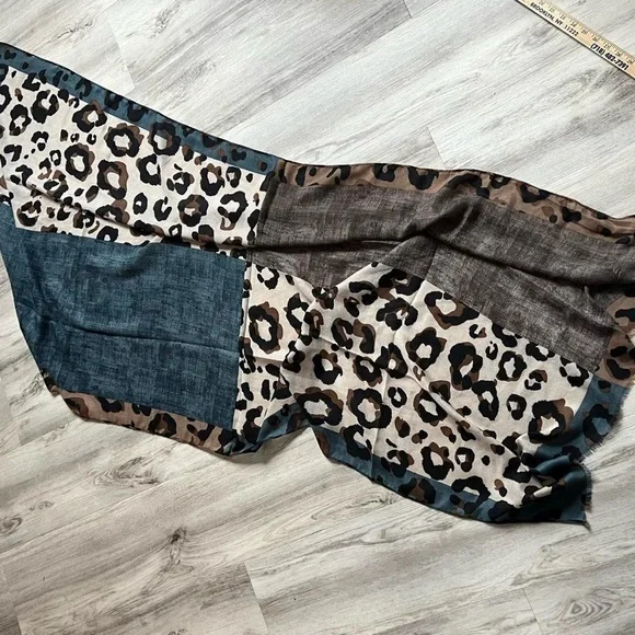 Leopard Print blue and brown Scarf shawl - Picture 3 of 3